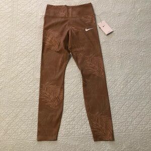 Nike One Luxe training leggings. Size small. NWT.